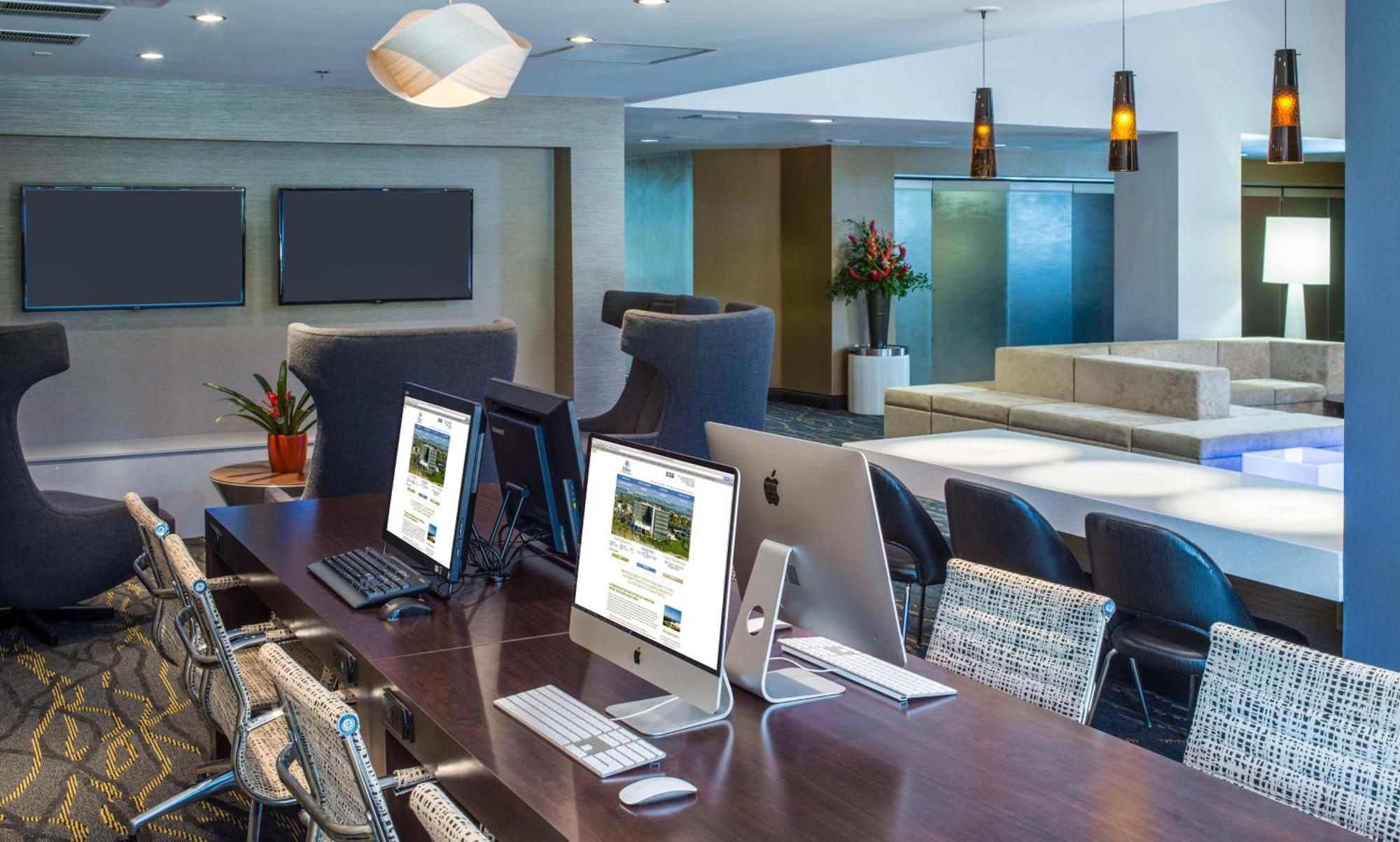 Hotel Hilton Cocoa Oceanfront 4*