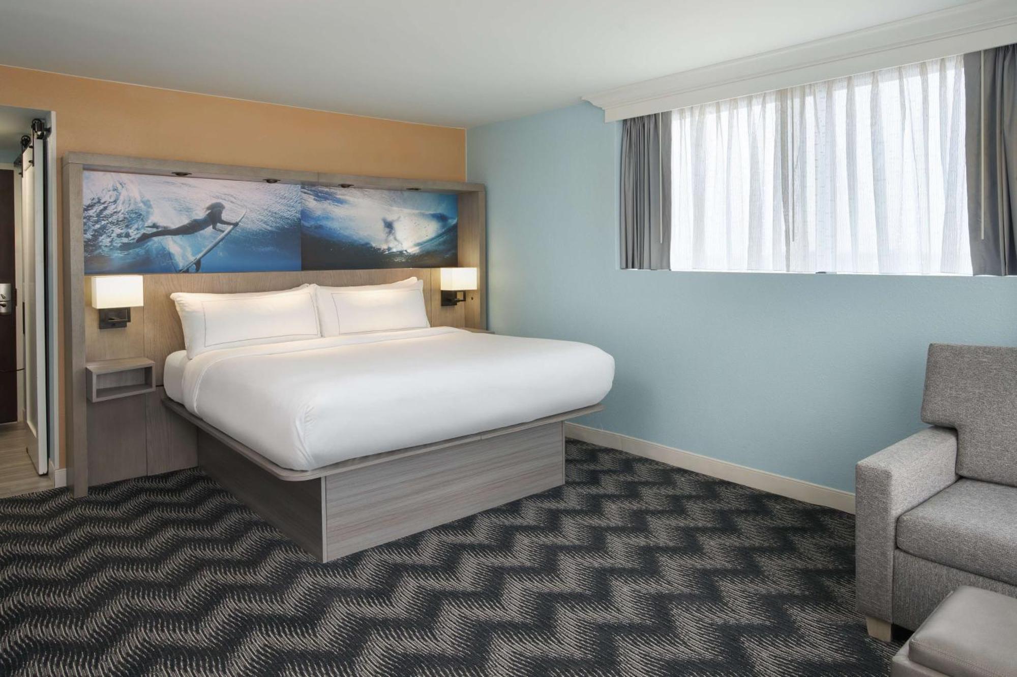 Hotel Hilton Cocoa Oceanfront 4*