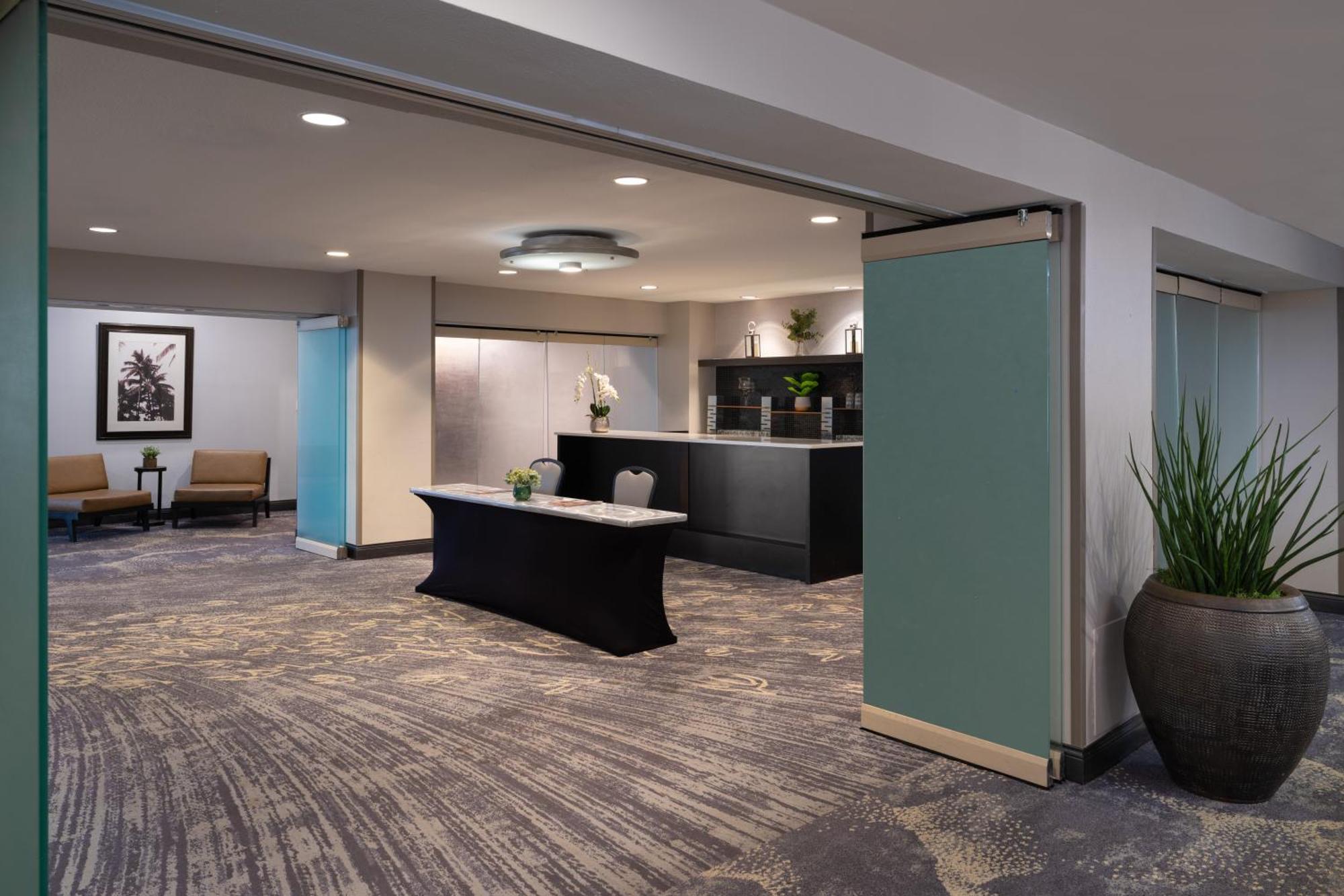Hotel Hilton Cocoa Oceanfront 4*